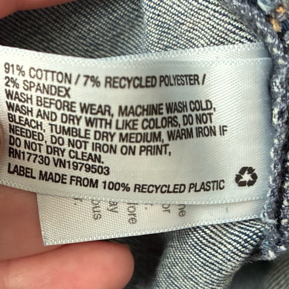 Universal Thread Women's Blue Distressed Jeans 6 - Picture 11 of 15